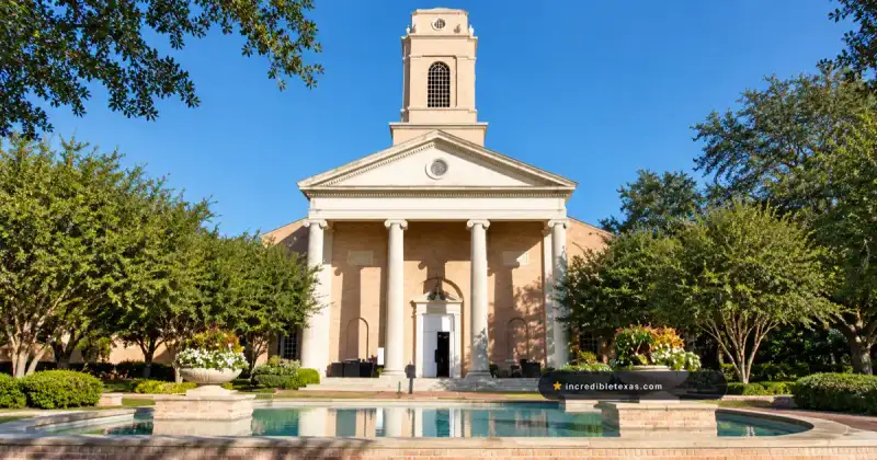Second Baptist Church Woodway campus in Houston, with its columned sanctuary entrance and reflecting pool