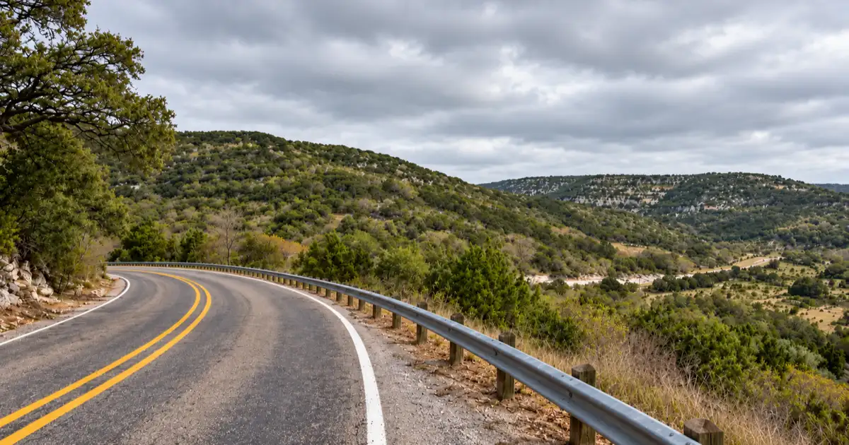 RM 32 curves through low limestone ridges and live-oak country on the Devil’s Backbone.