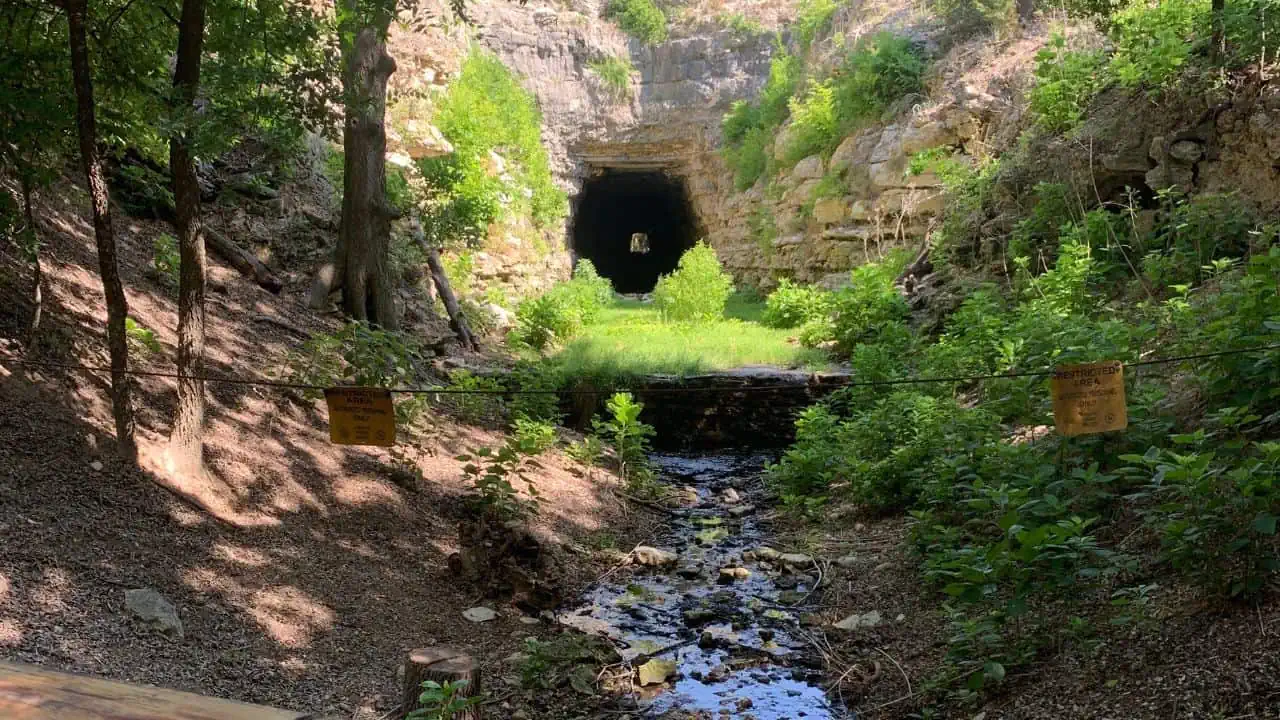 Best State Parks in Texas - Old Tunnel State Park