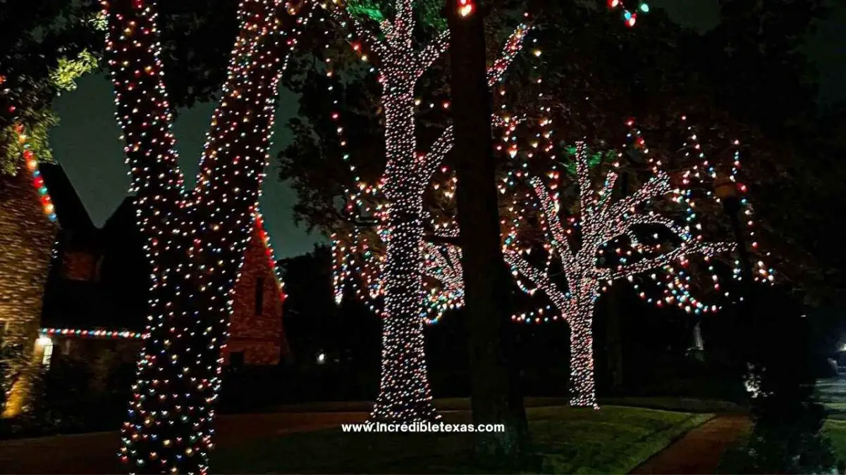 River Oaks Neighborhood - Best Christmas Lights in Houston TX